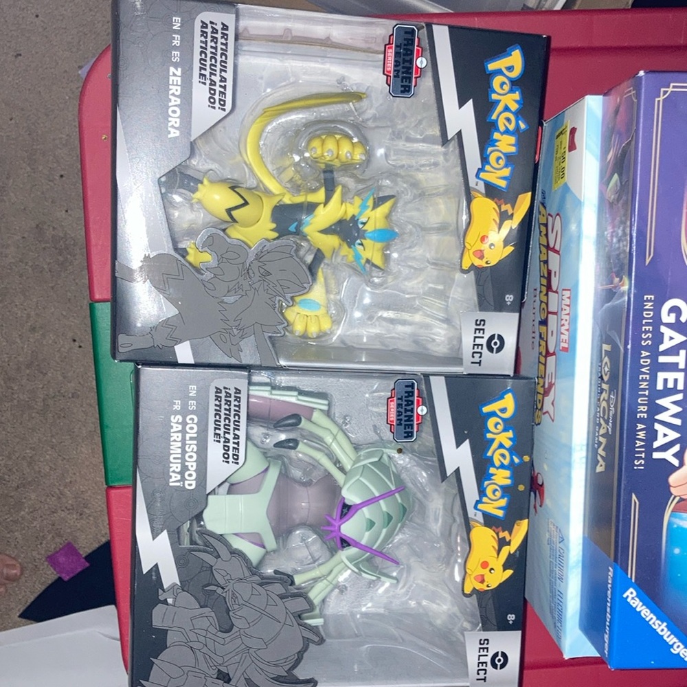 Pokémon Select Zeraora and Golisopod Figures
